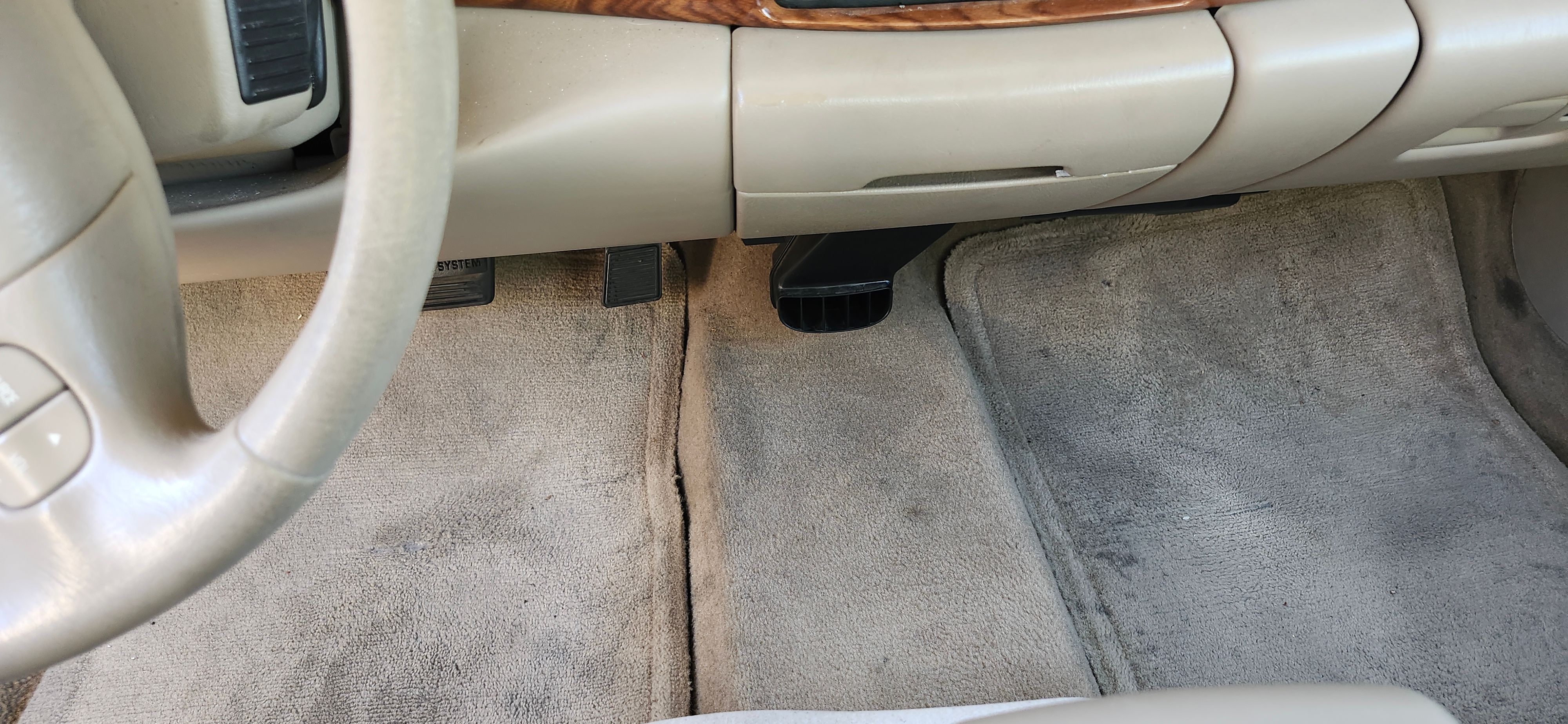 Used 2001 Buick Le Sabre Custom w/ Luxury Pkg FWD image 4