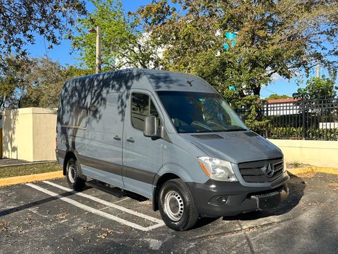 Used 2018 Mercedes-Benz Sprinter 2500 image 9