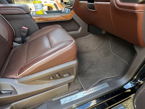 Used 2018 Chevrolet Silverado 1500 High Country image 16