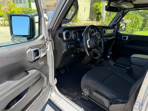 Used 2020 Jeep Wrangler Unlimited Sahara w/ Uconnect 4C Nav & Sound Group AWD/4WD image 6