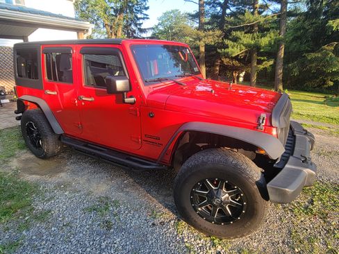 Used 2016 Jeep Wrangler Unlimited Sport w/ Connectivity Group image 2