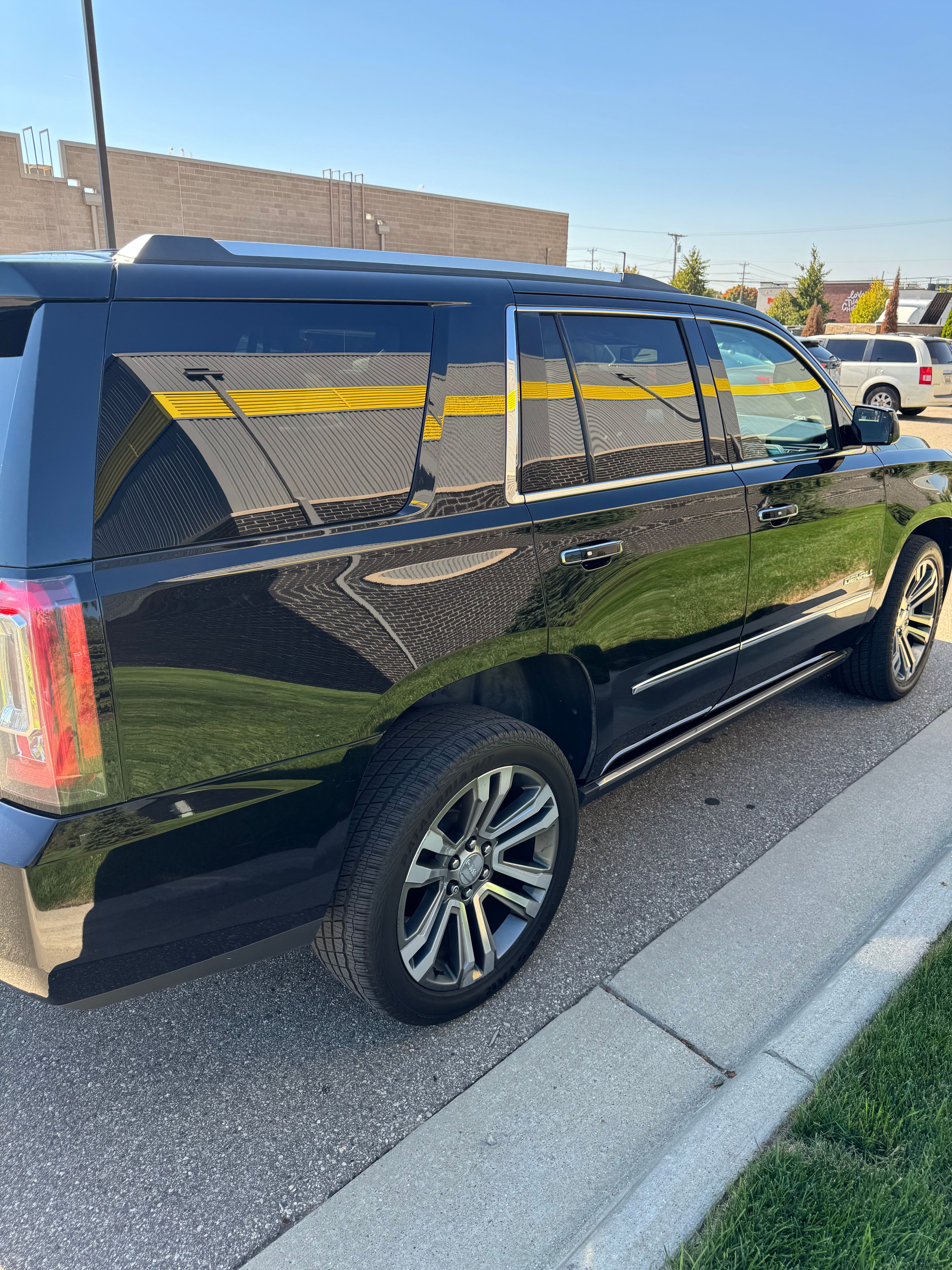 Used 2018 GMC Yukon Denali w/ Denali Ultimate Package AWD/4WD image 6
