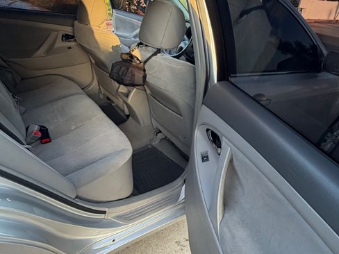 Used 2011 Toyota Camry LE FWD image 12
