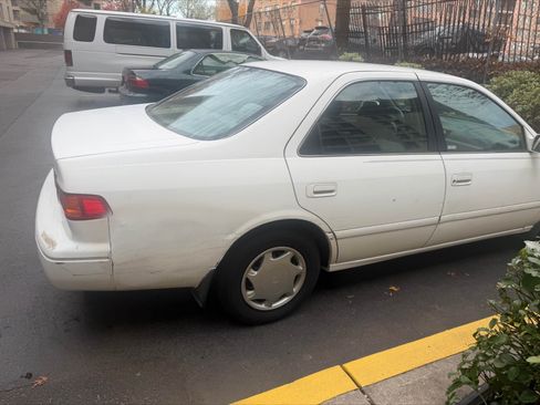 Used 2000 Toyota Camry CE image 6