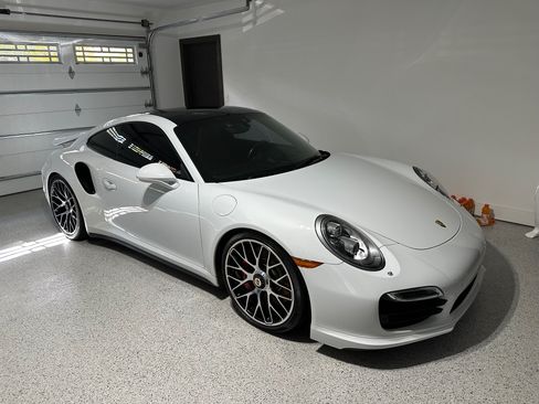Used 2015 Porsche 911 4 Coupe image 1