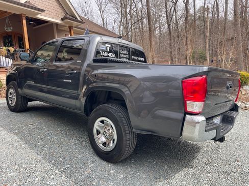 Used 2016 Toyota Tacoma SR5 w/ Towing Package image 5