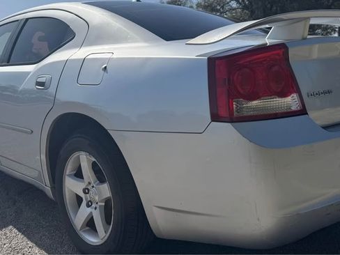 Used 2010 Dodge Charger SXT image 4