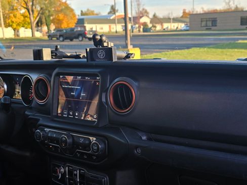 Used 2021 Jeep Gladiator Mojave image 16