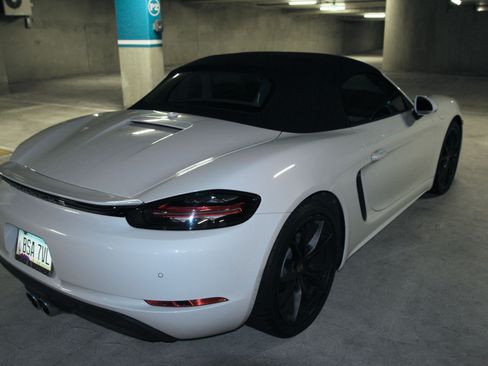Used 2019 Porsche 718 Boxster RWD image 9