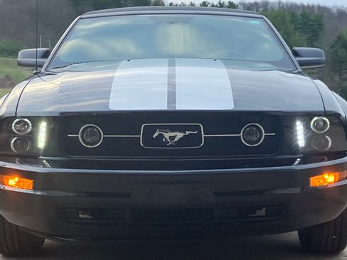 Used 2007 Ford Mustang Convertible RWD image 1