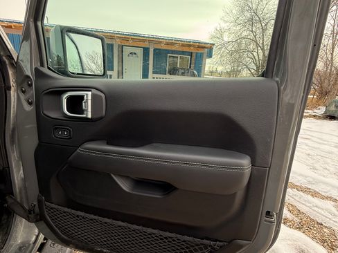 Used 2020 Jeep Gladiator Overland image 16