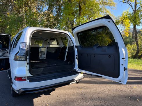 Used 2023 Lexus GX 460 Premium image 11