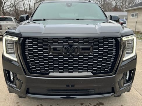 Used 2021 GMC Yukon Denali w/ Denali Premium Package image 2