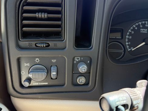 Used 2002 Chevrolet Tahoe LT RWD image 19