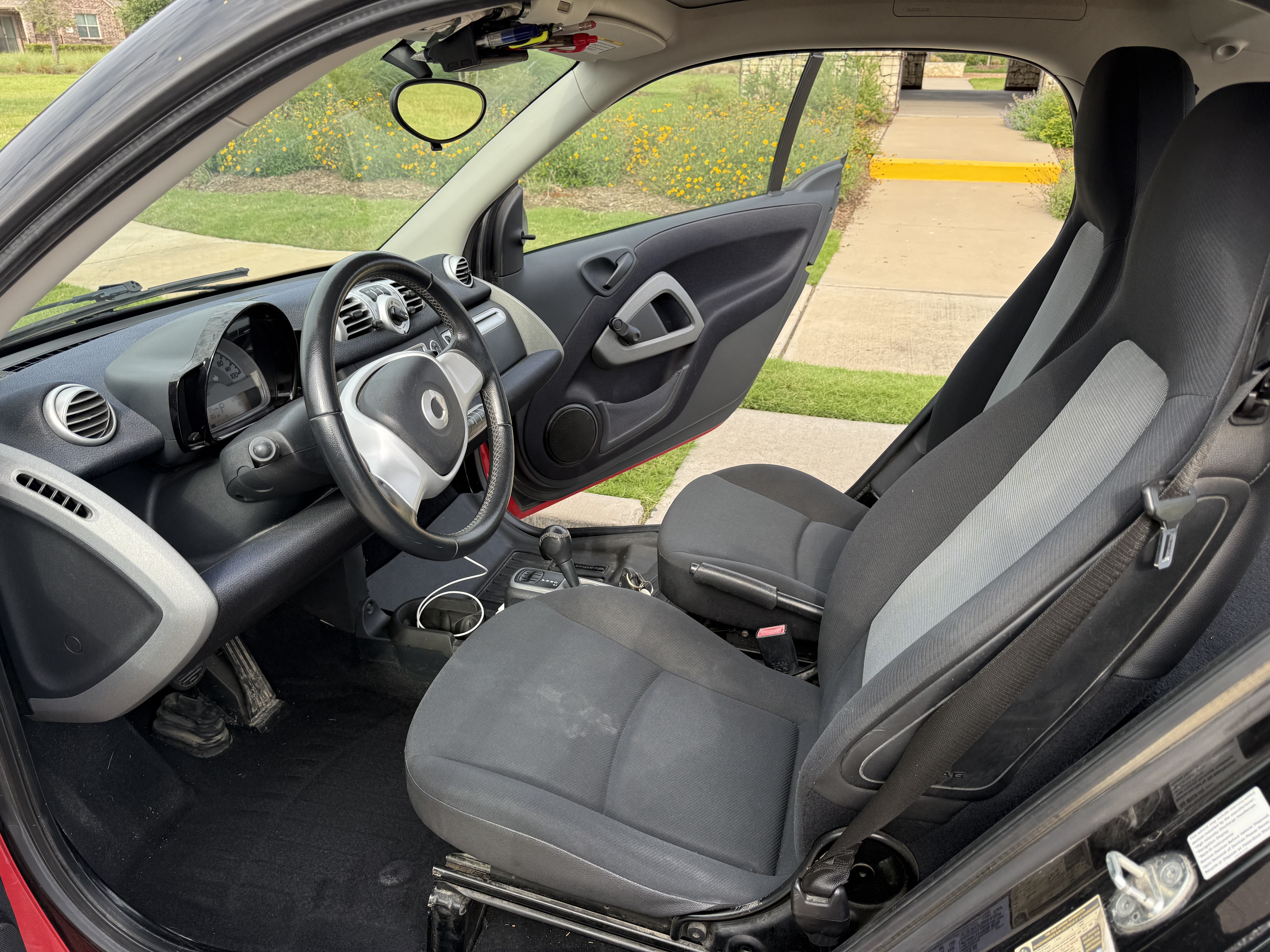 Used 2012 smart fortwo pure RWD image 12