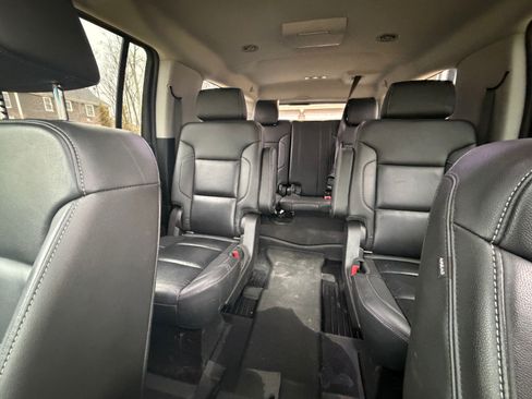 Used 2019 Chevrolet Suburban LT image 11