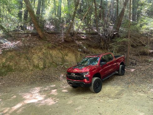 Used 2024 Chevrolet Silverado 1500 LT Trail Boss w/ Convenience Package II image 2