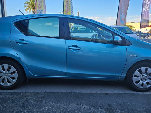 Used 2014 Toyota Prius C One image 21