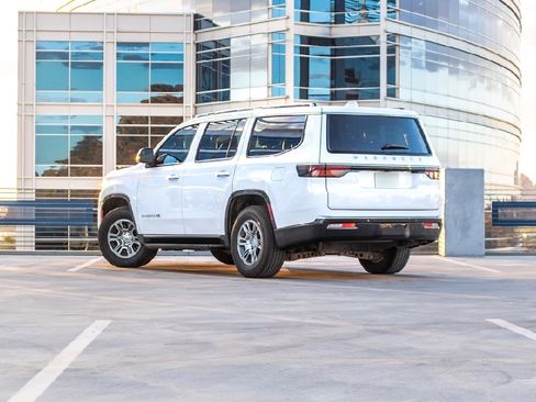 Used 2023 Jeep Wagoneer 2WD image 2