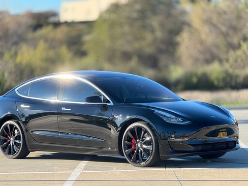 Used 2018 Tesla Model 3 Performance image 2