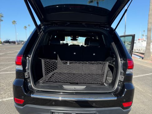 Used 2020 Jeep Grand Cherokee Limited w/ Premium Lighting Group image 9