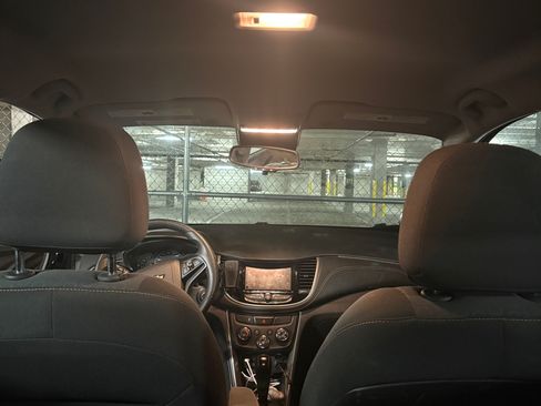 Used 2020 Chevrolet Trax LS AWD/4WD image 12