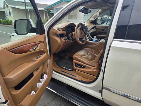 Used 2015 Cadillac Escalade Platinum image 8
