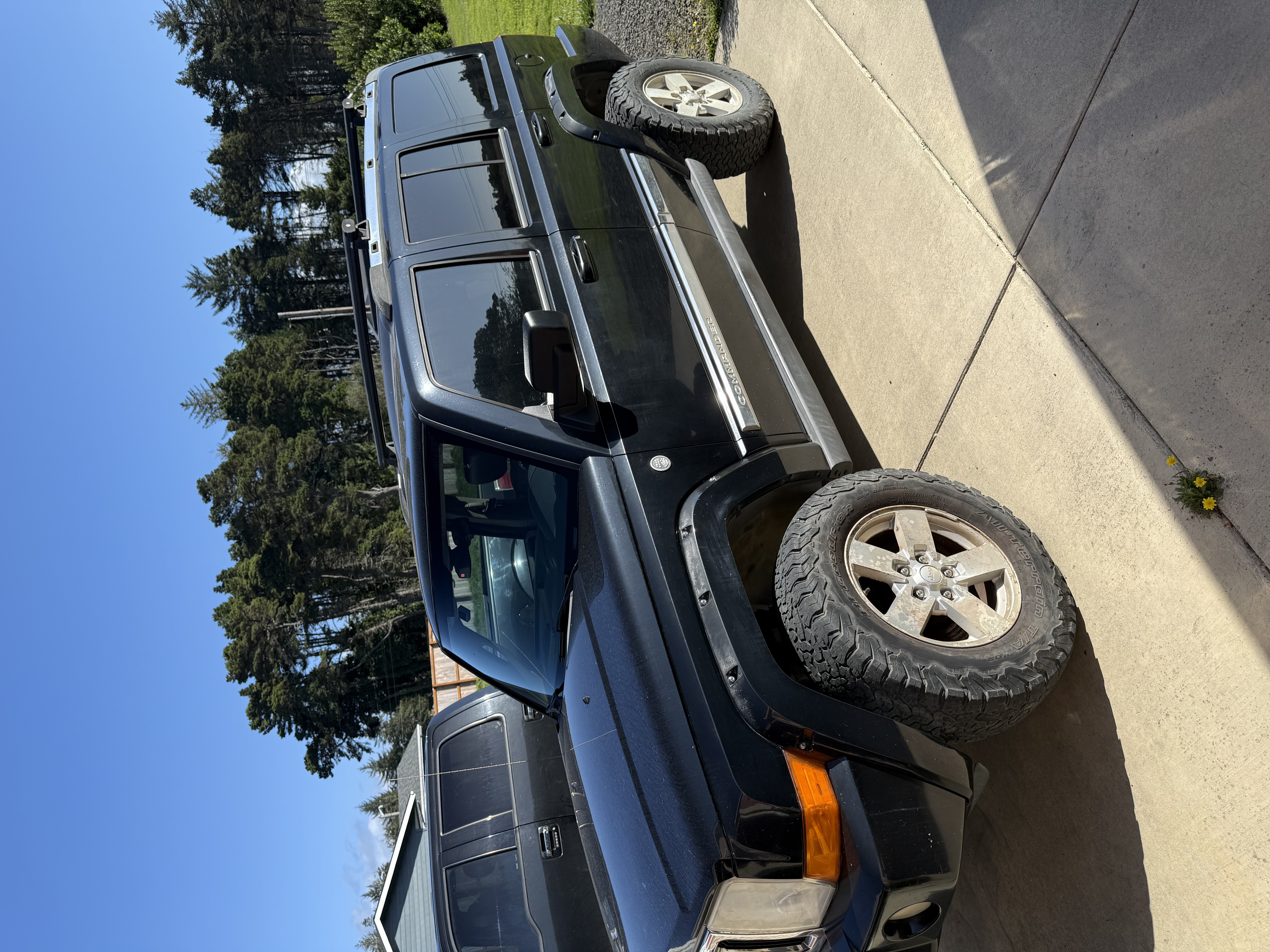 Used 2006 Jeep Commander Limited w/ Trailer Tow Group IV AWD/4WD image 1