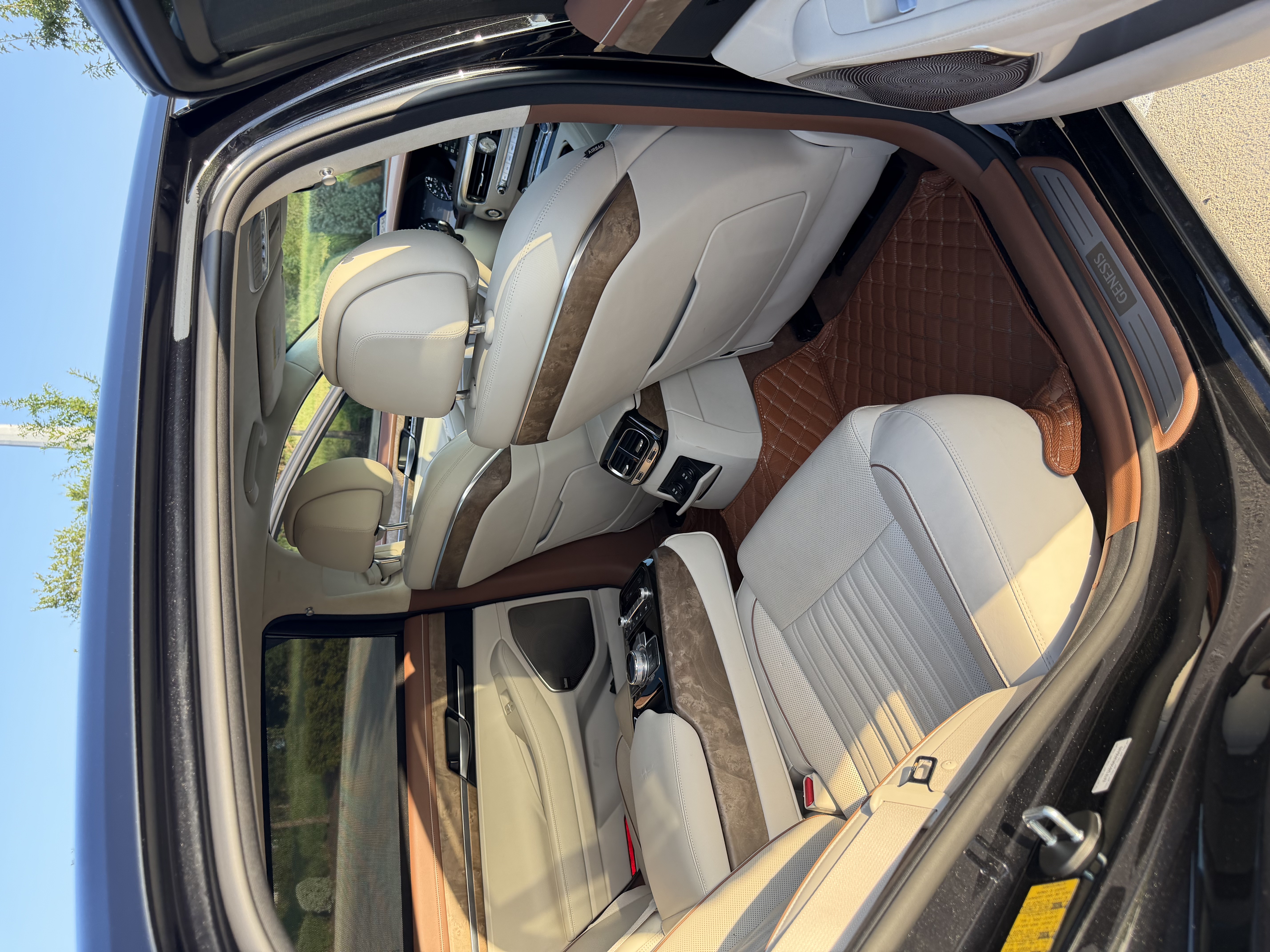 Used 2022 Genesis G90 3.3T Premium RWD image 6