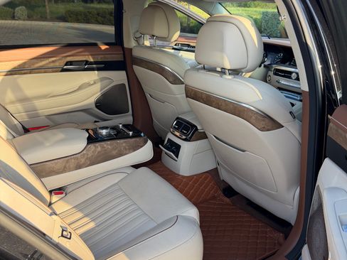 Used 2022 Genesis G90 3.3T Premium RWD image 6