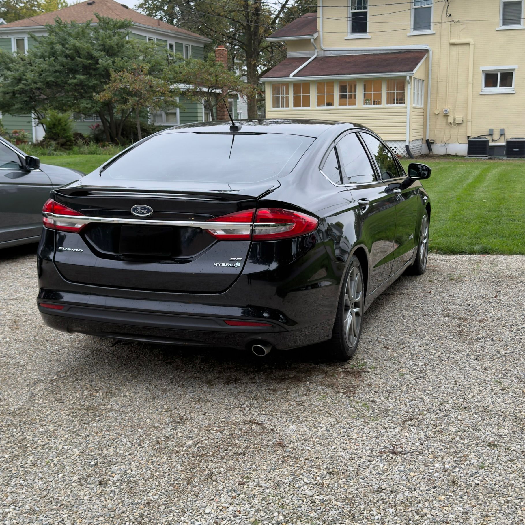 Used 2017 Ford Fusion SE w/ Equipment Group 601A FWD image 5