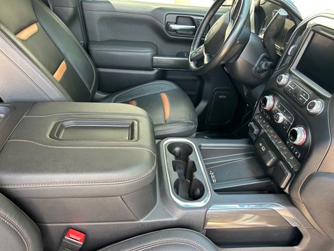Used 2021 GMC Sierra 1500 AT4 w/ AT4 Premium Package AWD/4WD image 9