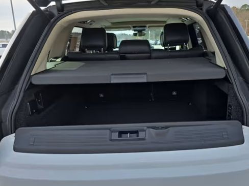 Used 2020 Land Rover Range Rover HSE image 3