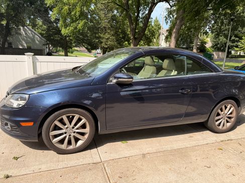 Used 2012 Volkswagen Eos Komfort FWD image 1