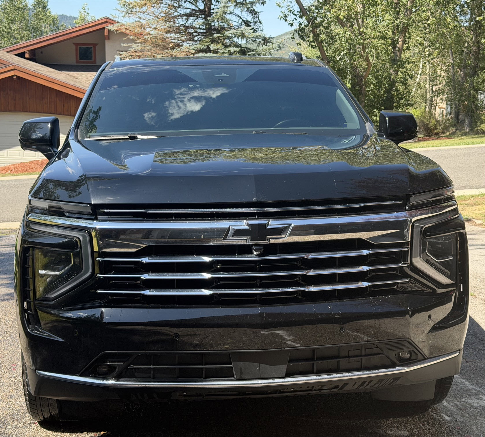 Used 2025 Chevrolet Suburban LT w/ Comfort Package AWD/4WD image 2