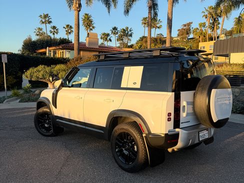 Used 2023 Land Rover Defender 110 S image 4