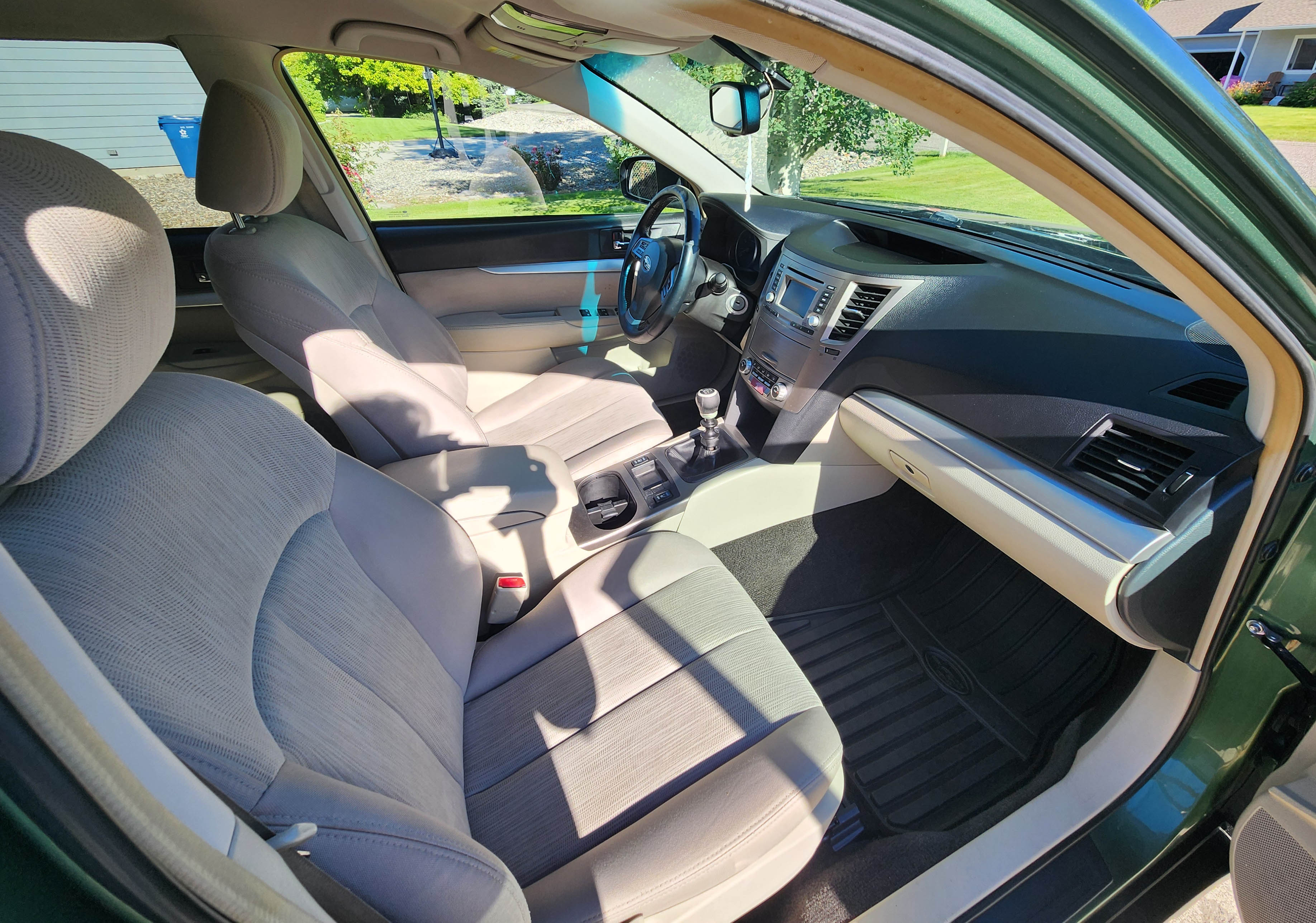 Used 2014 Subaru Outback 2.5i Premium AWD/4WD image 9
