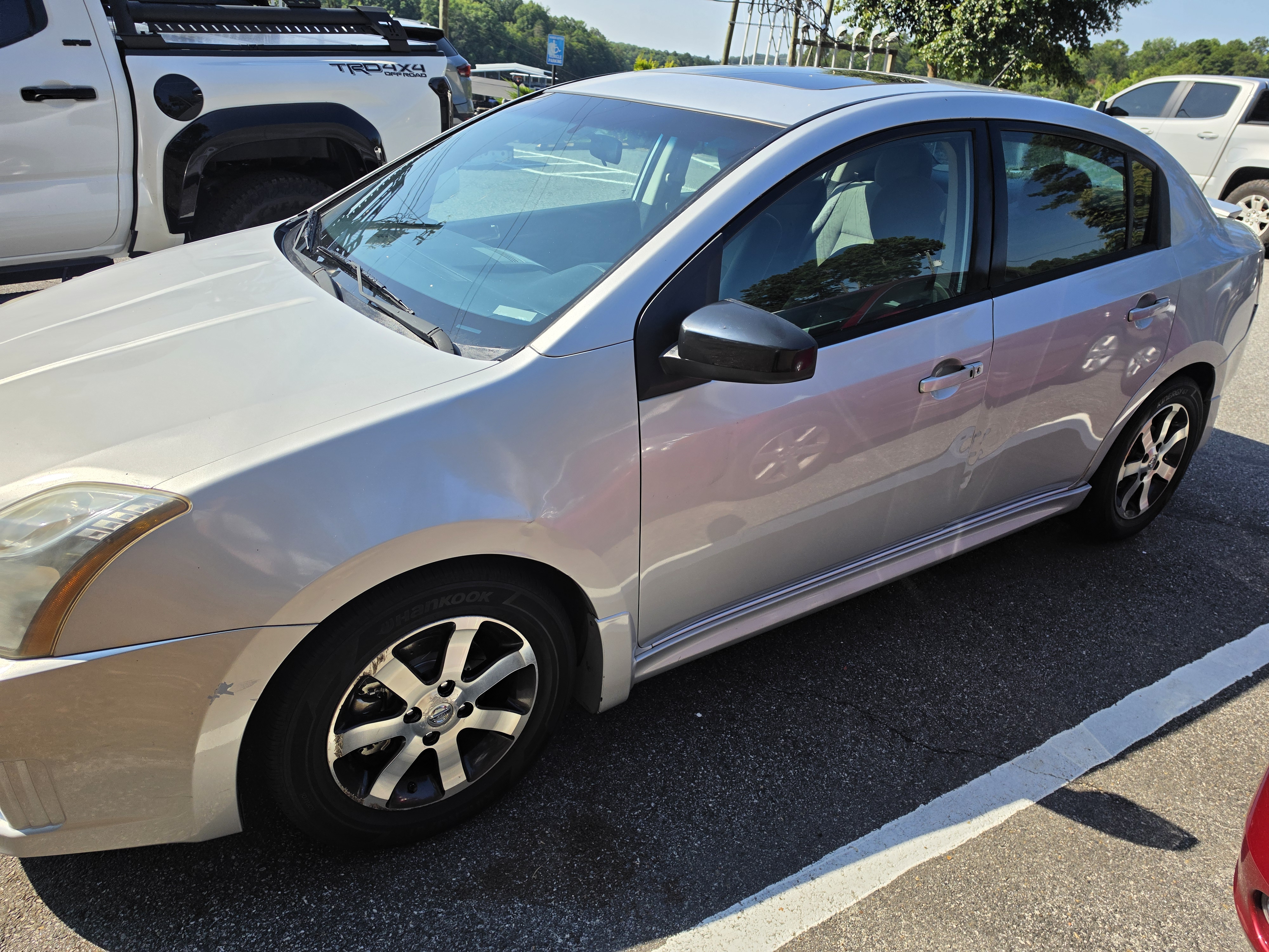 Used 2012 Nissan Sentra 2.0 SR w/ Special Edition Pkg FWD image 4