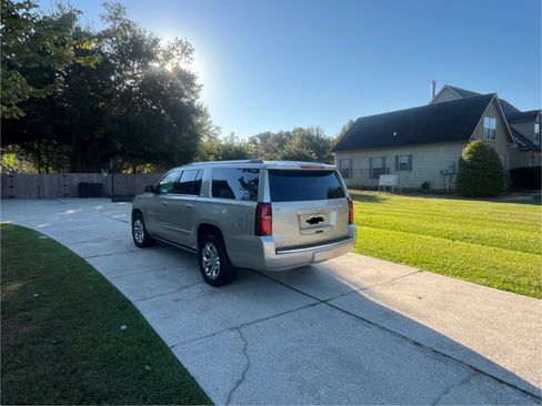 Used 2015 Chevrolet Suburban LTZ image 9