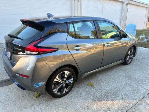 Used 2021 Nissan Leaf SV image 12