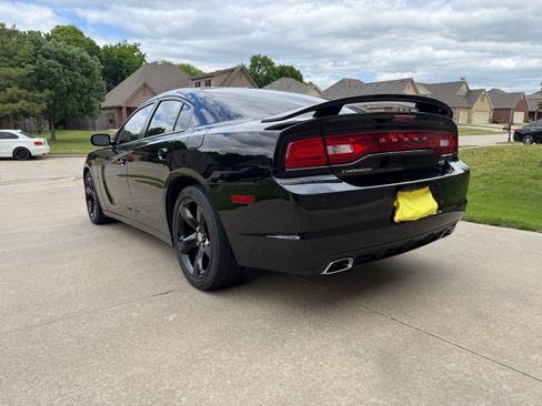 Used 2014 Dodge Charger R/T RWD image 2