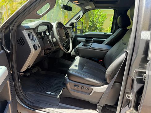 Used 2015 Ford F350 Lariat w/ Lariat Interior Package image 6