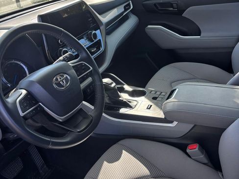 Used 2023 Toyota Highlander LE image 8