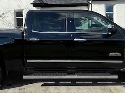 Used 2015 Chevrolet Silverado 1500 High Country w/ High Country Premium Package image 1