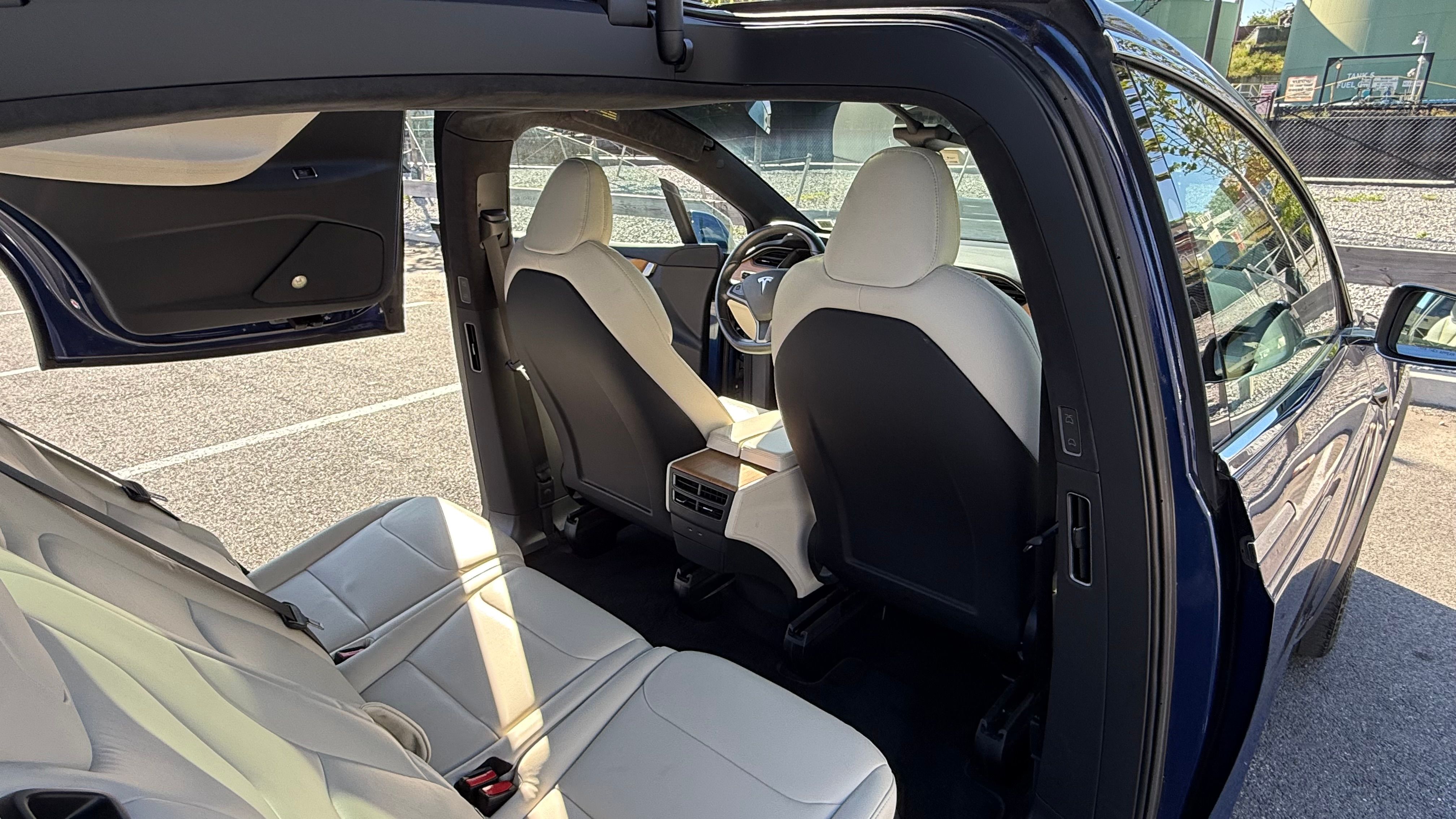 Used 2020 Tesla Model X Long Range AWD/4WD image 17