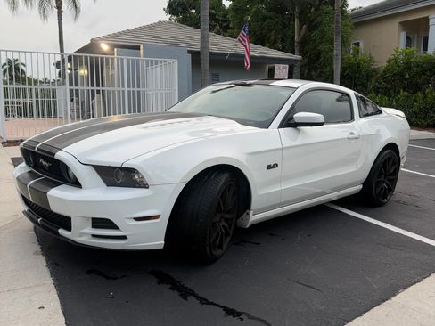 Used 2013 Ford Mustang GT Premium RWD image 1