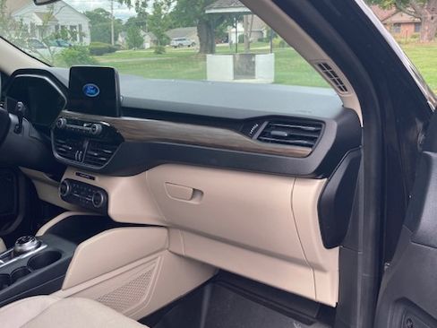 Used 2020 Ford Escape Titanium image 5