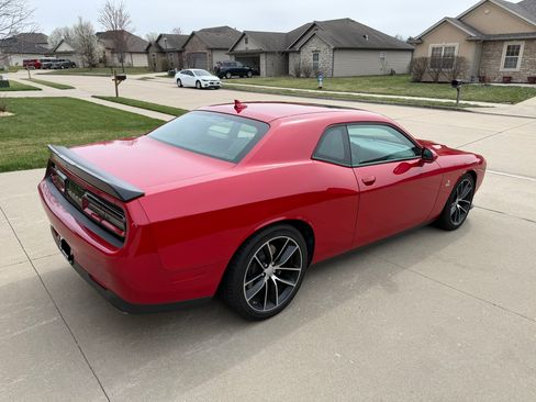 Used 2016 Dodge Challenger R/T Scat Pack w/ Leather Interior Group RWD image 6