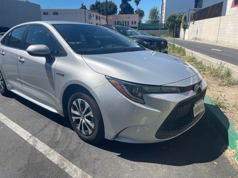 Used 2021 Toyota Corolla LE image 1