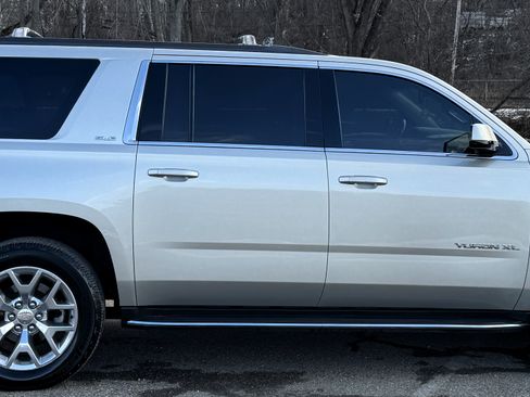 Used 2017 GMC Yukon XL SLE w/ SLE Value Package image 8